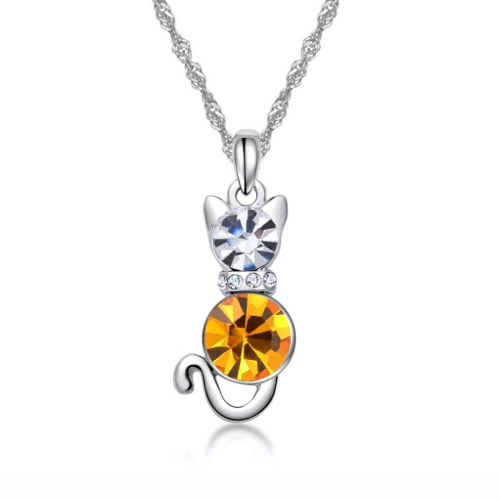Playful cat necklace
